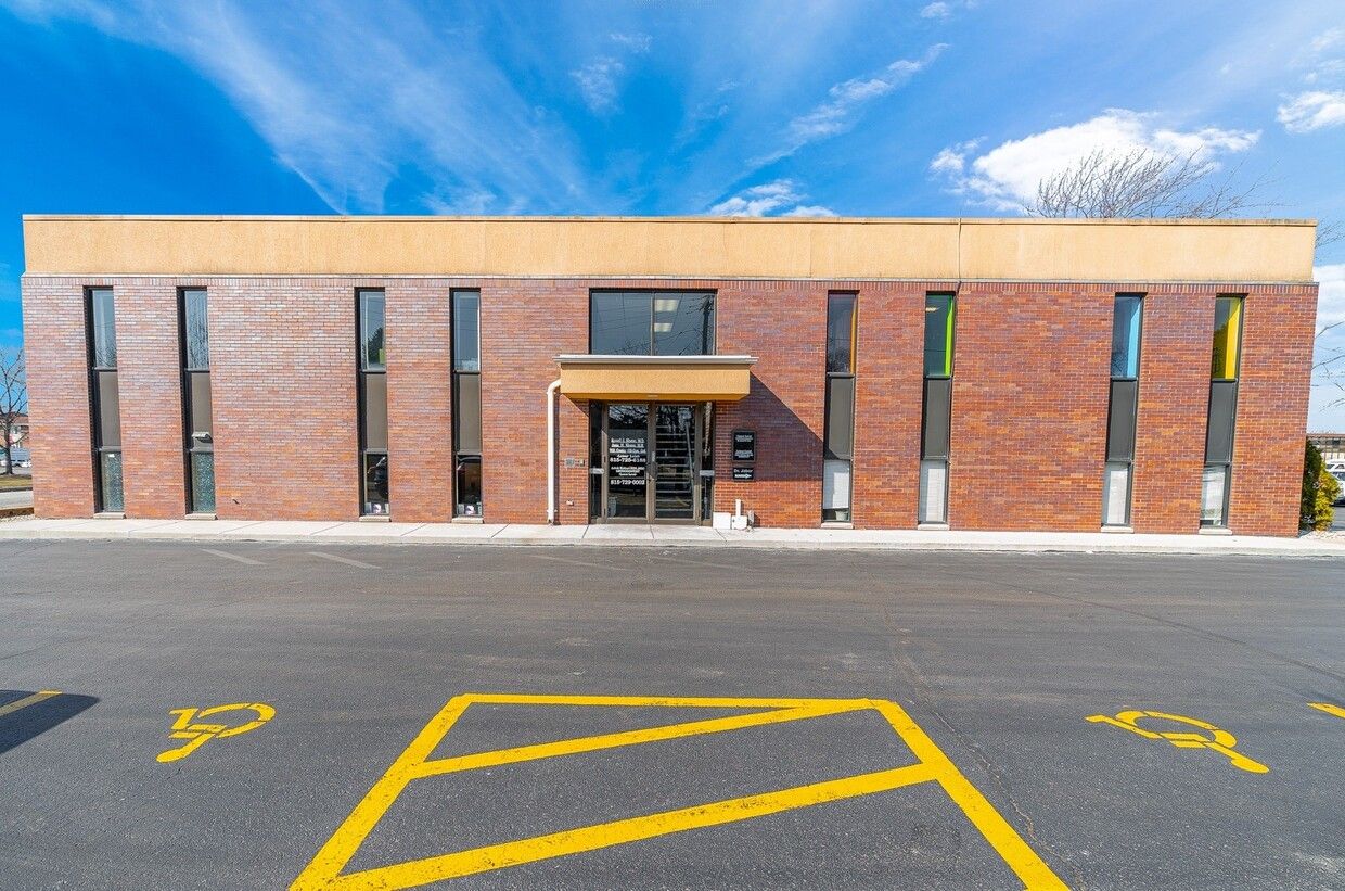1106 N Larkin Avenue #B — Joliet, IL 60435