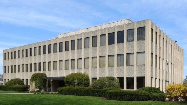 125 Wilke Road, Arlington Heights, IL 60005