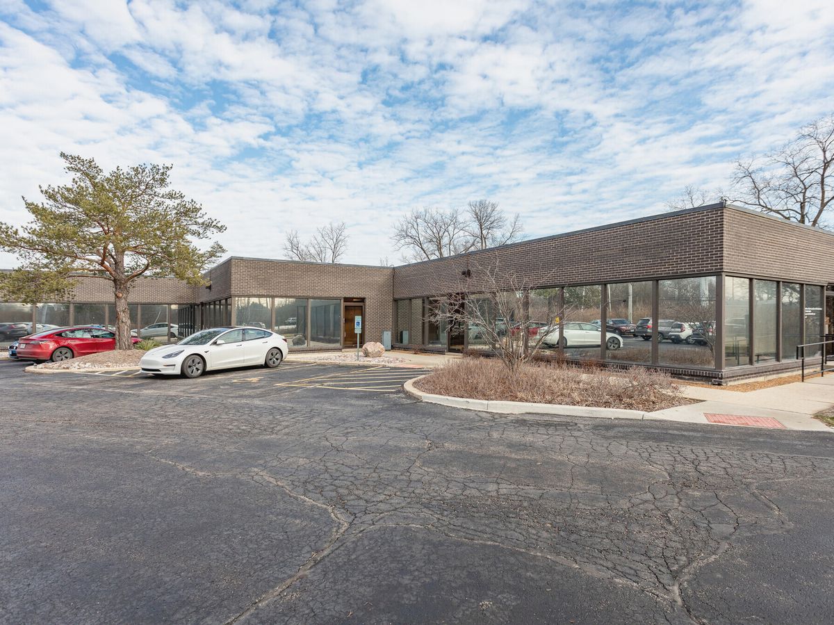 1845 Oak Street, Northfield, IL 60093