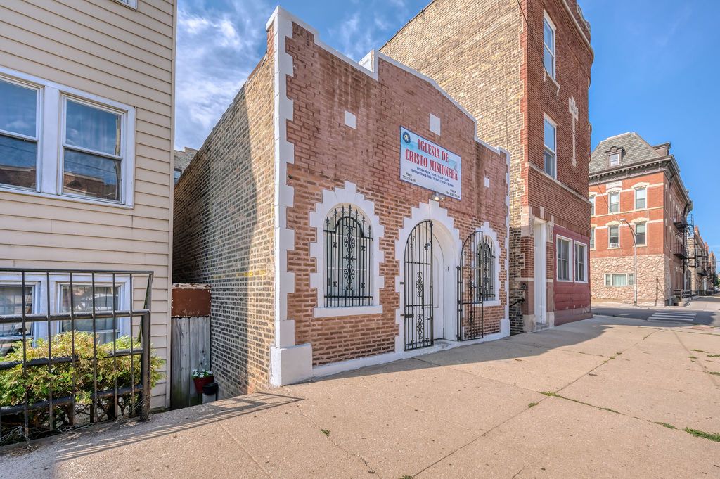 1457 W Blackhawk Street — Chicago, IL 60642