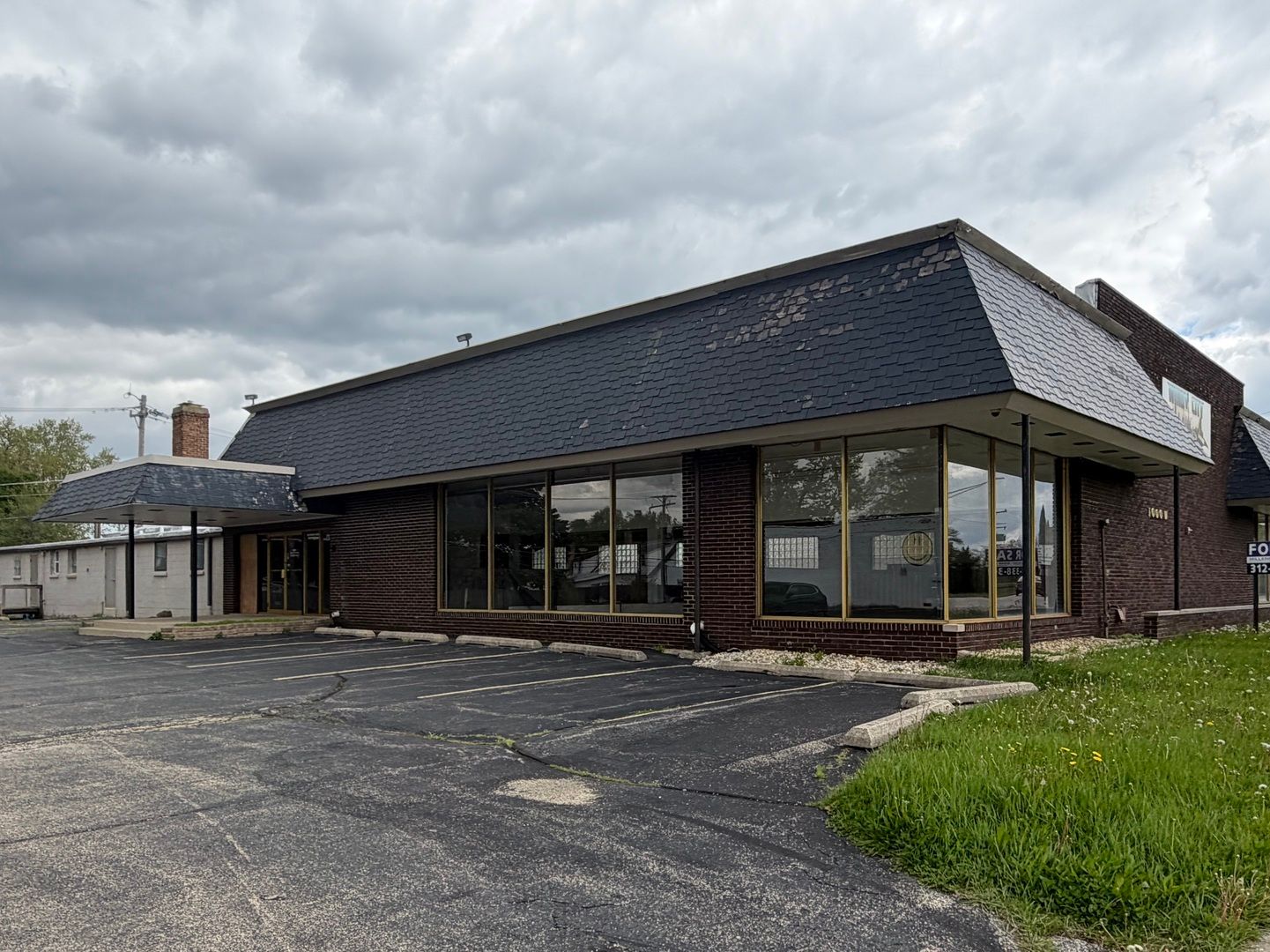 1000 W Northwest Highway — Arlington Heights, IL 60006