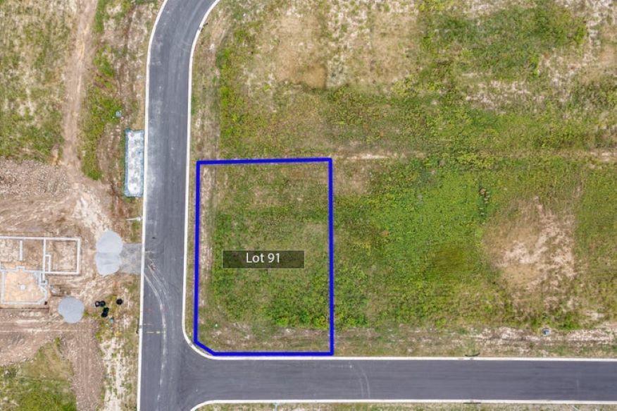 8239 Maximillian Lane — Merrillville, IN 46410