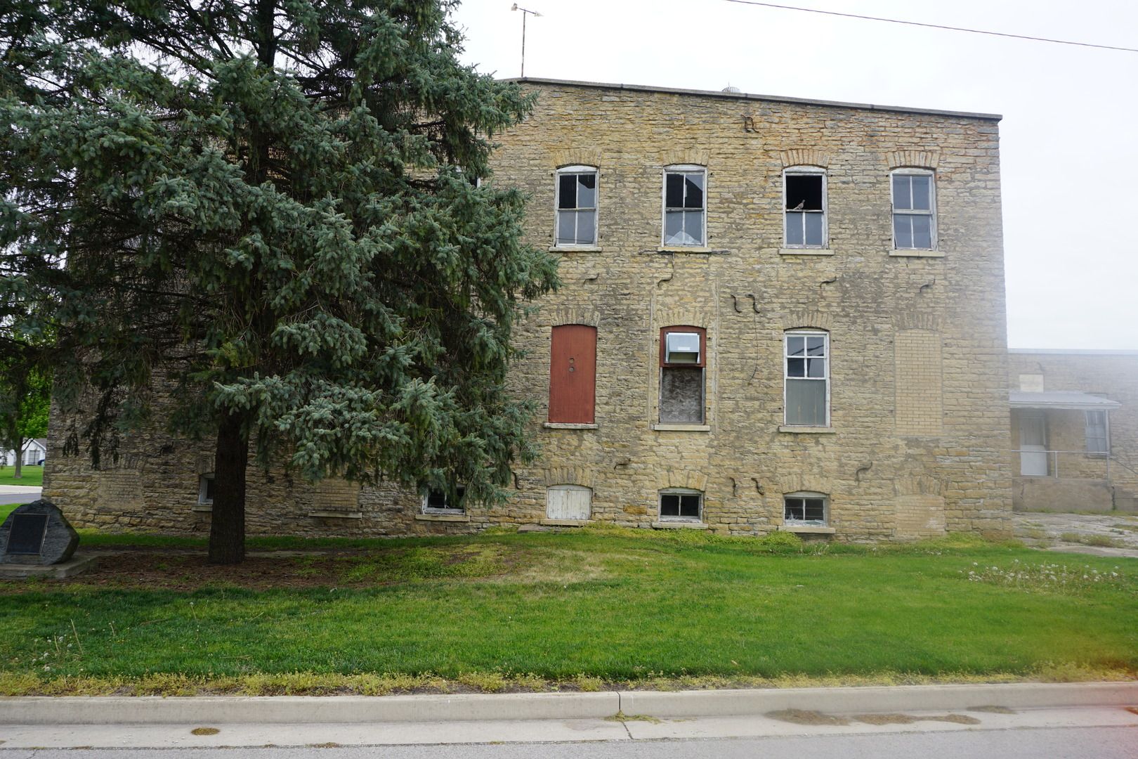203 W 2nd Street — Gilman, IL 60938