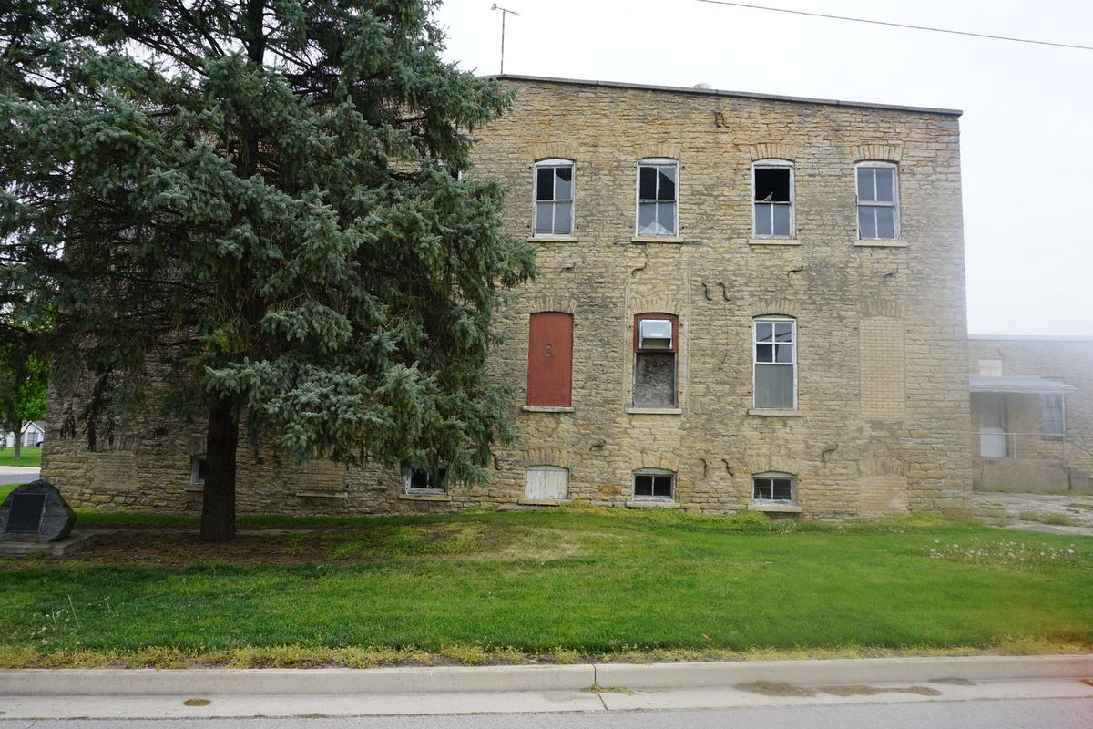 203 2nd Street, Gilman, IL 60938