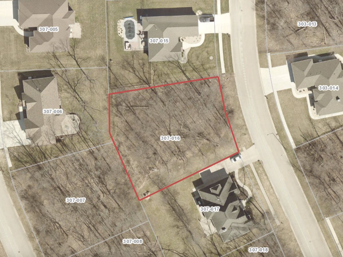 1028 Oakwood Drive, Morris, IL 60450