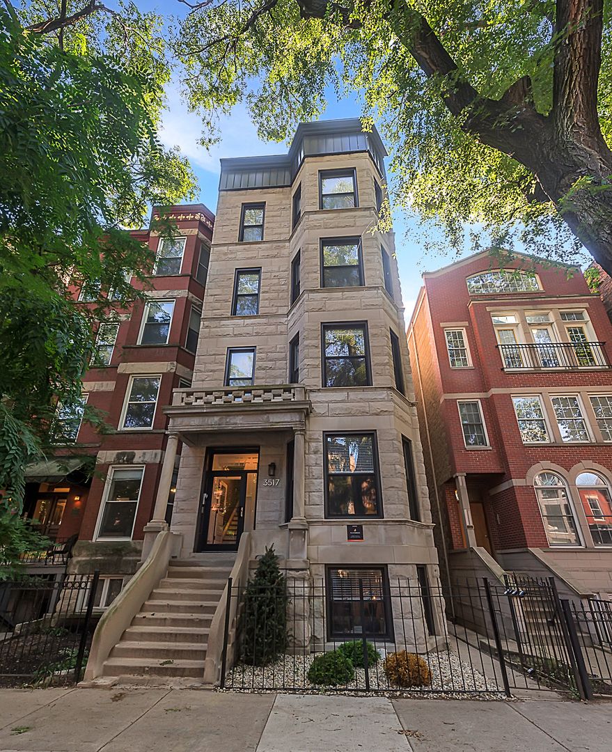 3517 N Reta Avenue #3R — Chicago, IL 60657