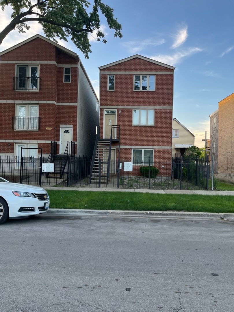 3008 W Flournoy Street #1 — Chicago, IL 60612