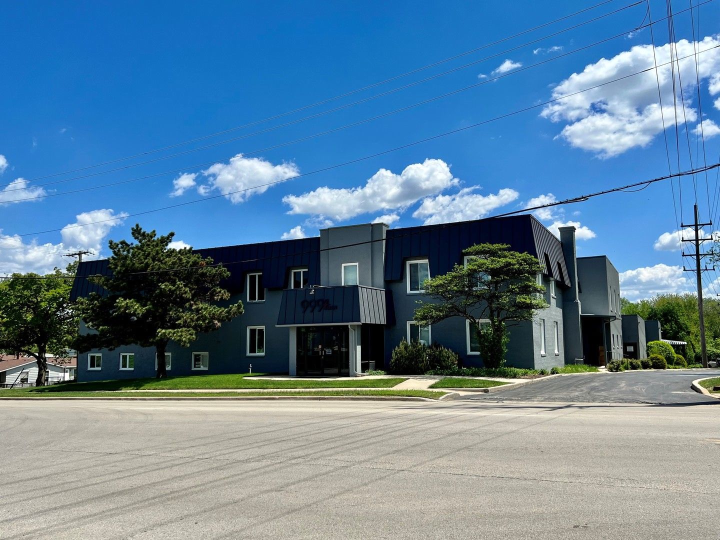 999 N Main Street N — Glen Ellyn, IL 60137