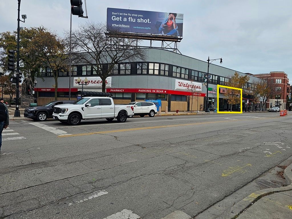 2338 W Lawrence Avenue — Chicago, IL 60625