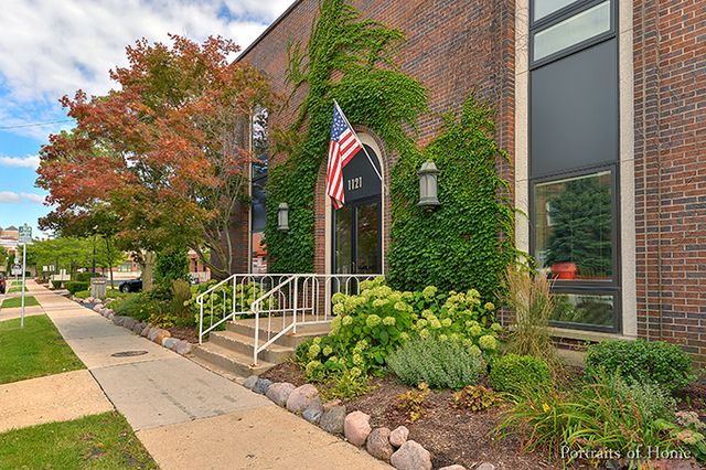 1121 WARREN Avenue, Downers Grove, IL 60515