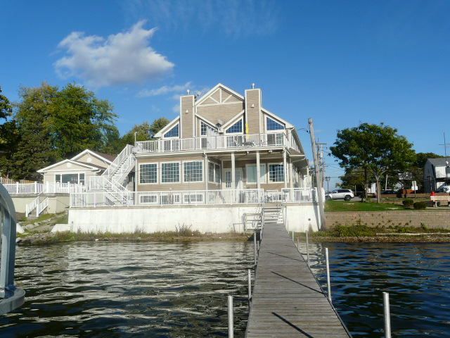36 W Grand Avenue — Fox Lake, IL 60020