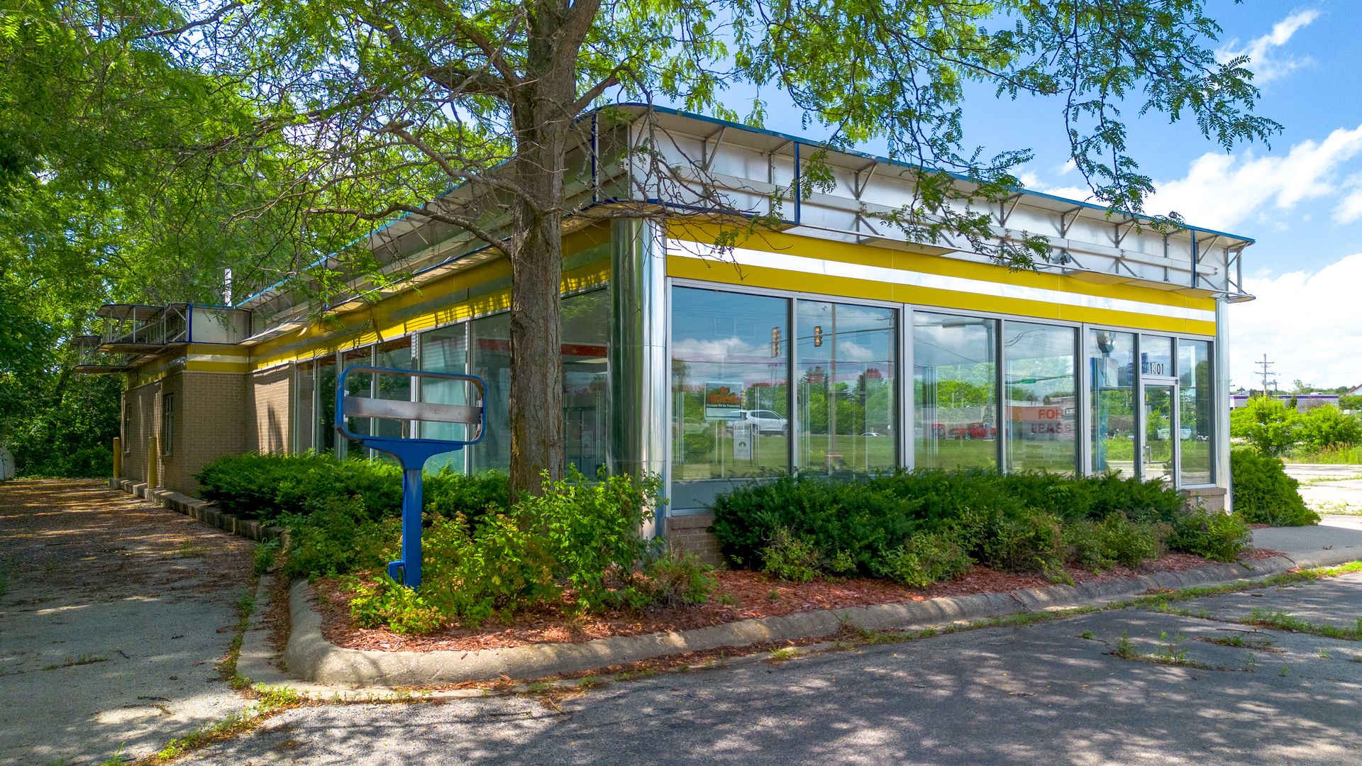 1301 N Galena Avenue — Dixon, IL 61021
