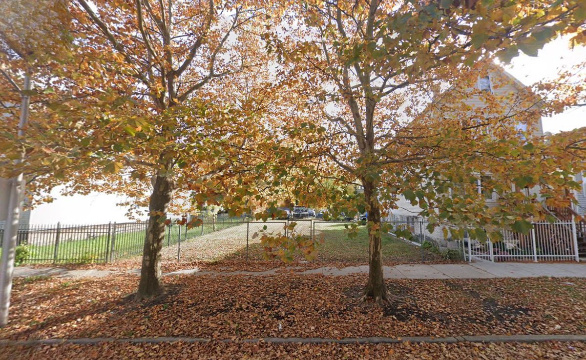 911 51st Street, Chicago, IL 60609