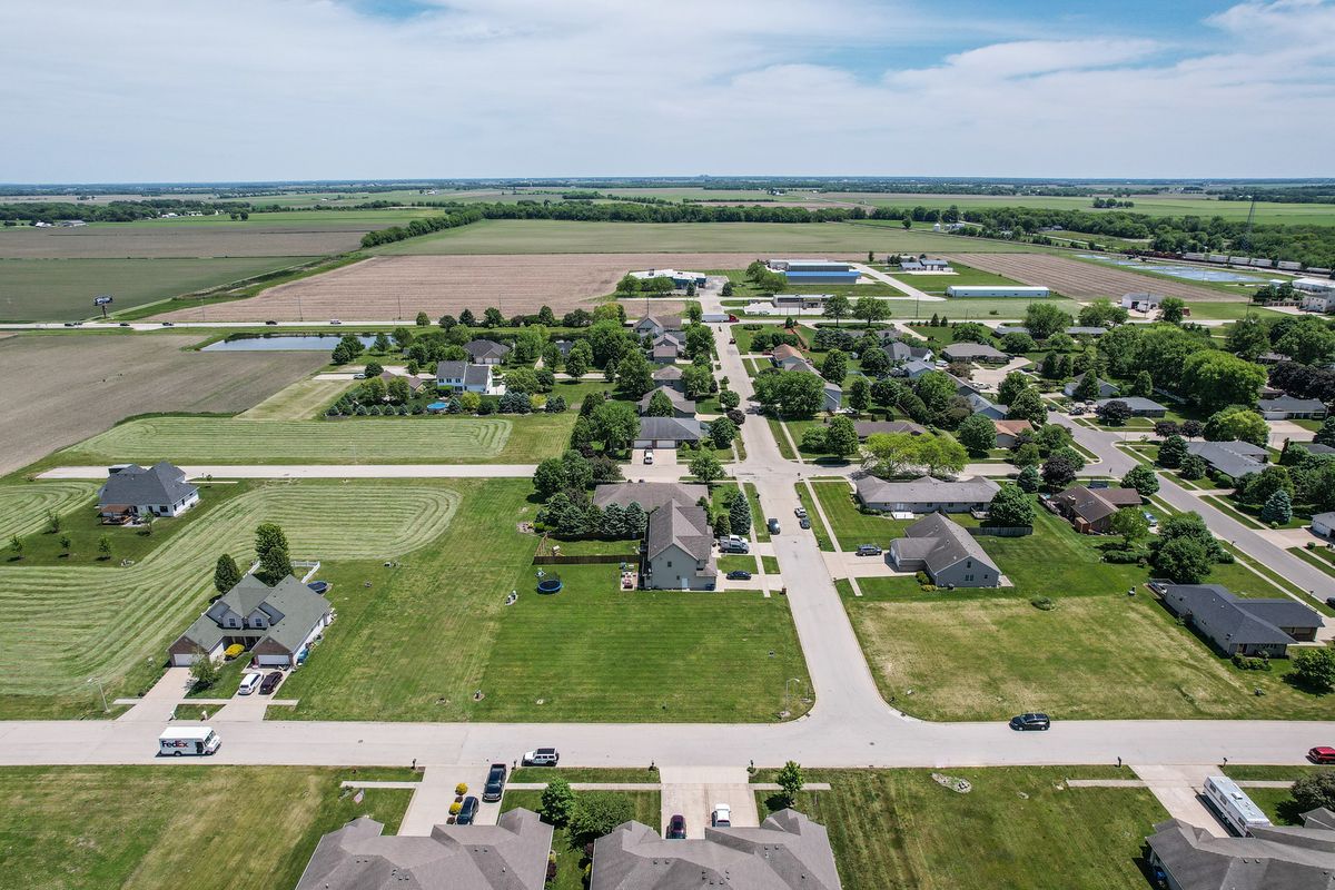 900/902 Center Street, Mazon, IL 60444