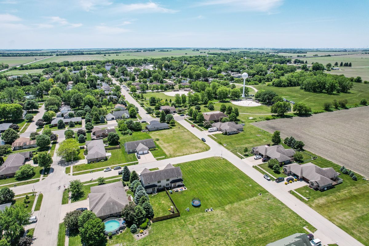 900/902 Center Street, Mazon, IL 60444