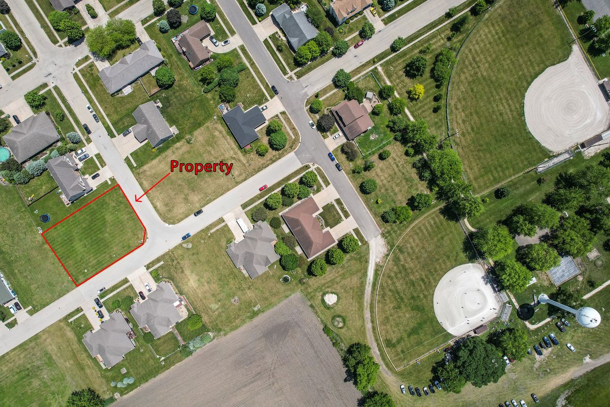 900/902 Center Street, Mazon, IL 60444