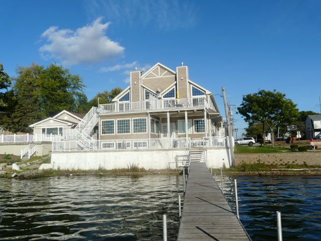 38 W Grand Avenue — Fox Lake, IL 60020