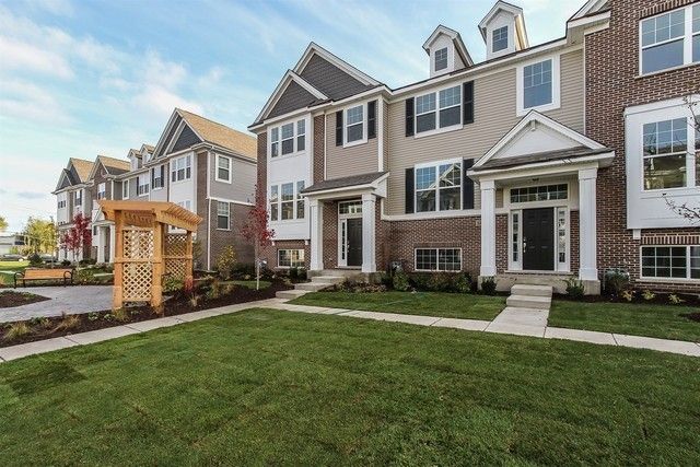 1423 Charles Avenue, Naperville, IL 60563