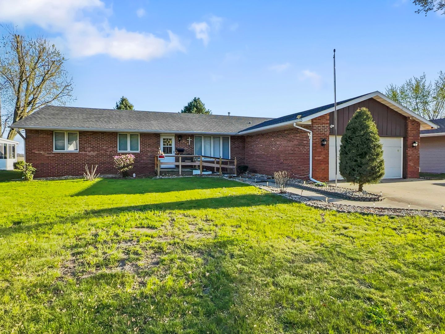 609 E Porter Avenue — Watseka, IL 60970