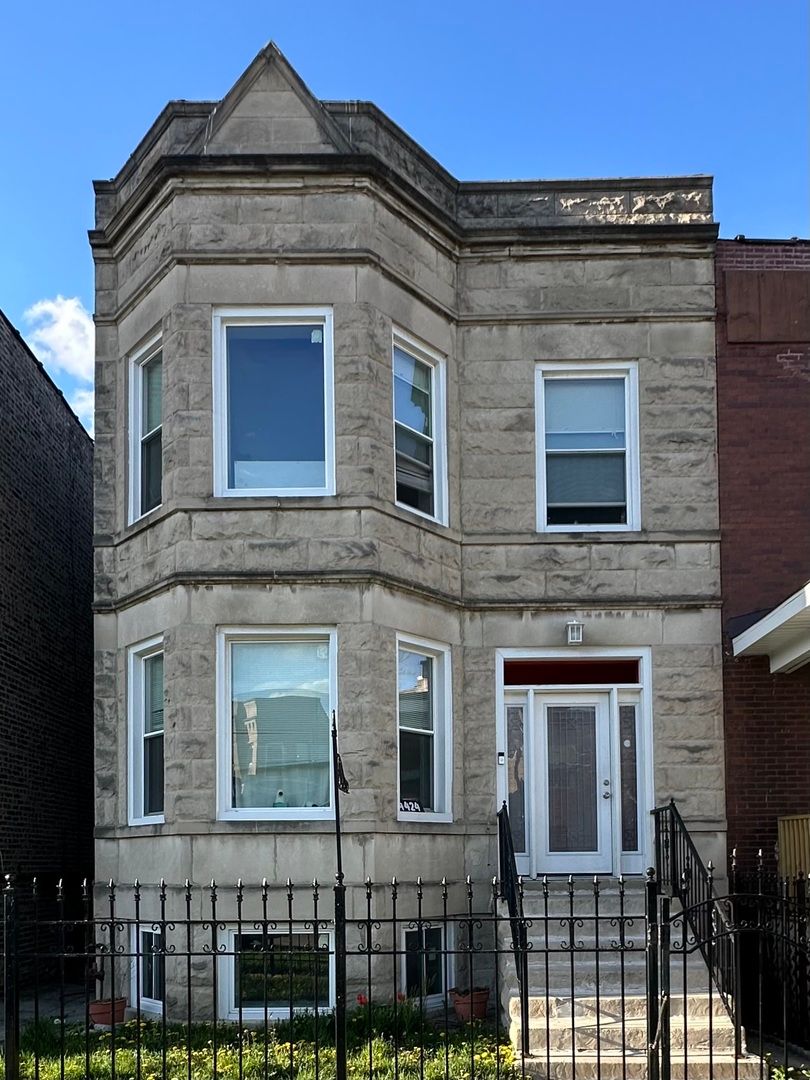 4424 W Congress Parkway — Chicago, IL 60624