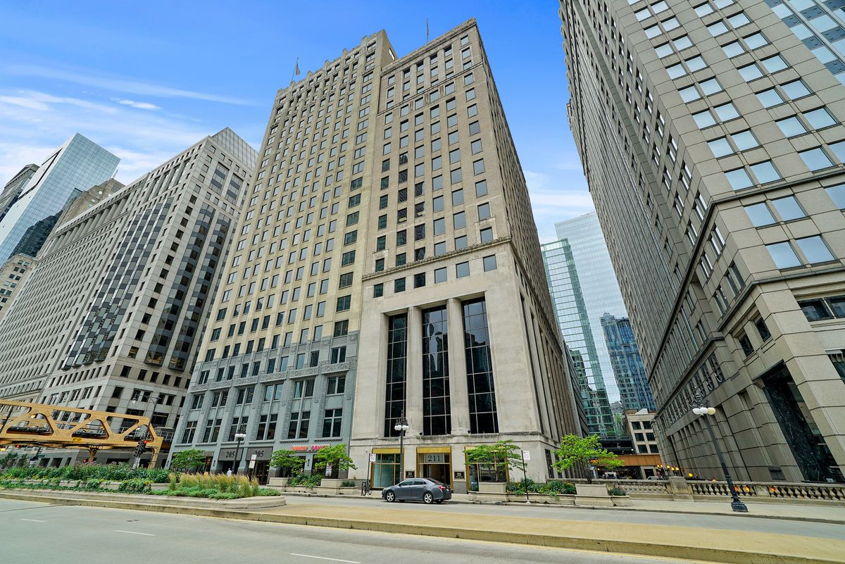 211 Wacker Drive, Chicago, IL 60606