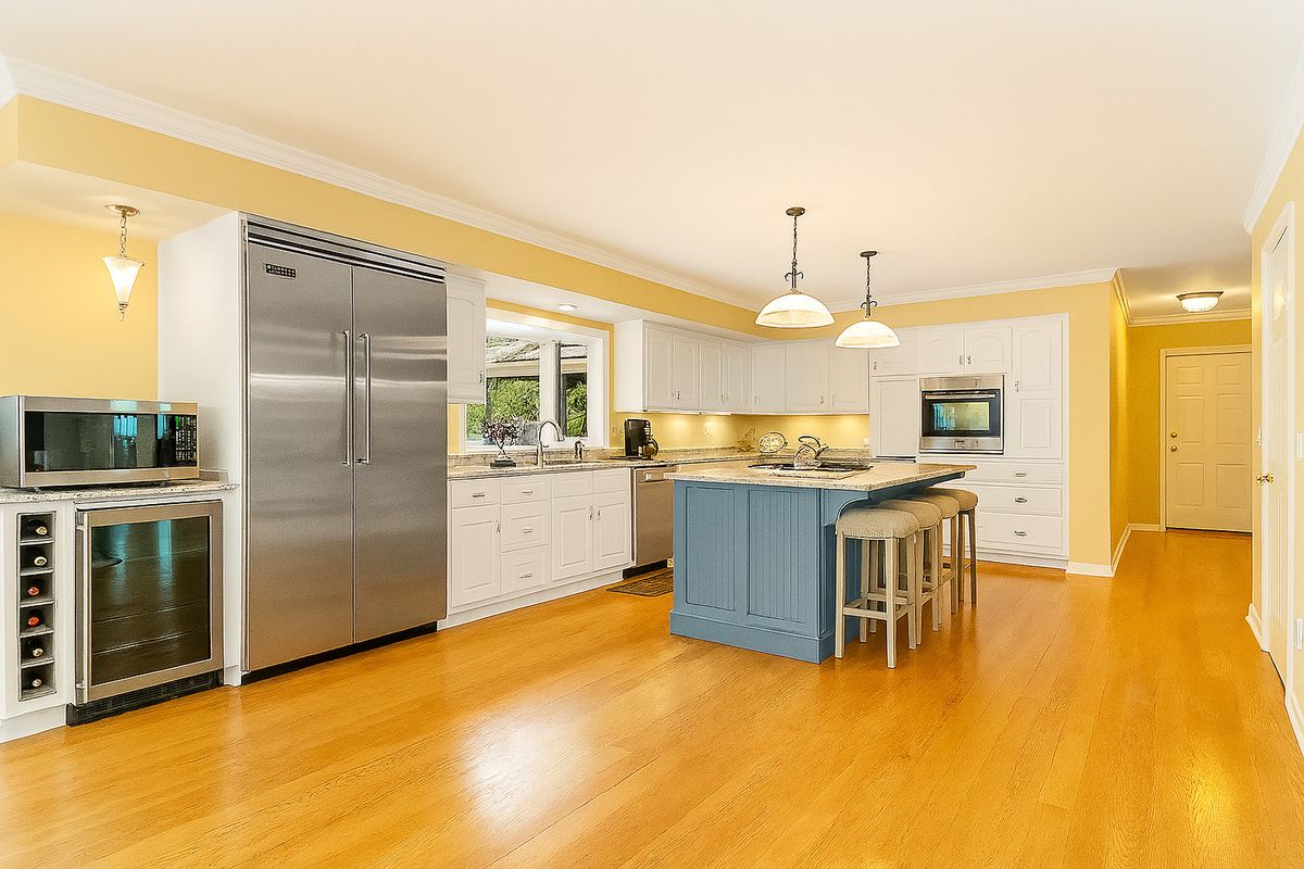 4 Windsor Court, South Barrington, IL 60010