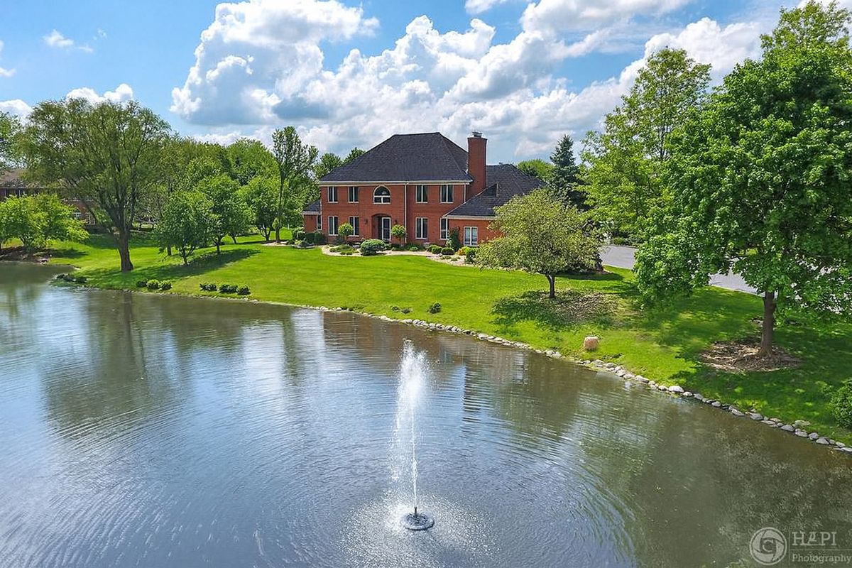 4 Windsor Court, South Barrington, IL 60010