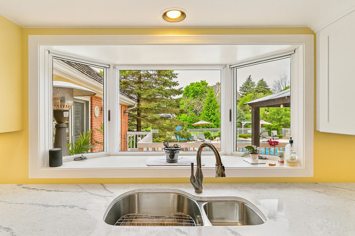 4 Windsor Court, South Barrington, IL 60010