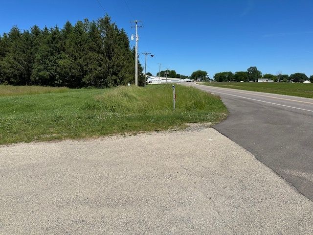 30 Us-30 Highway — Shabbona, IL 60550