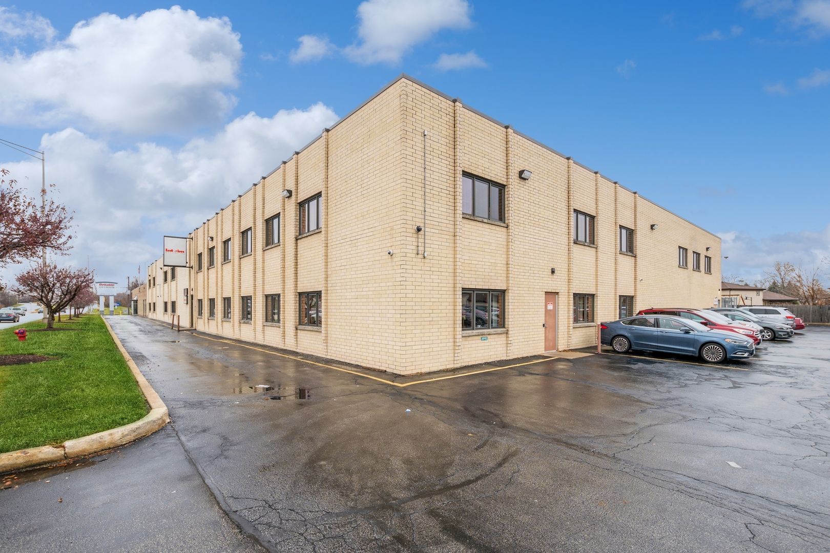 12845 S Cicero Avenue #201 — Alsip, IL 60803
