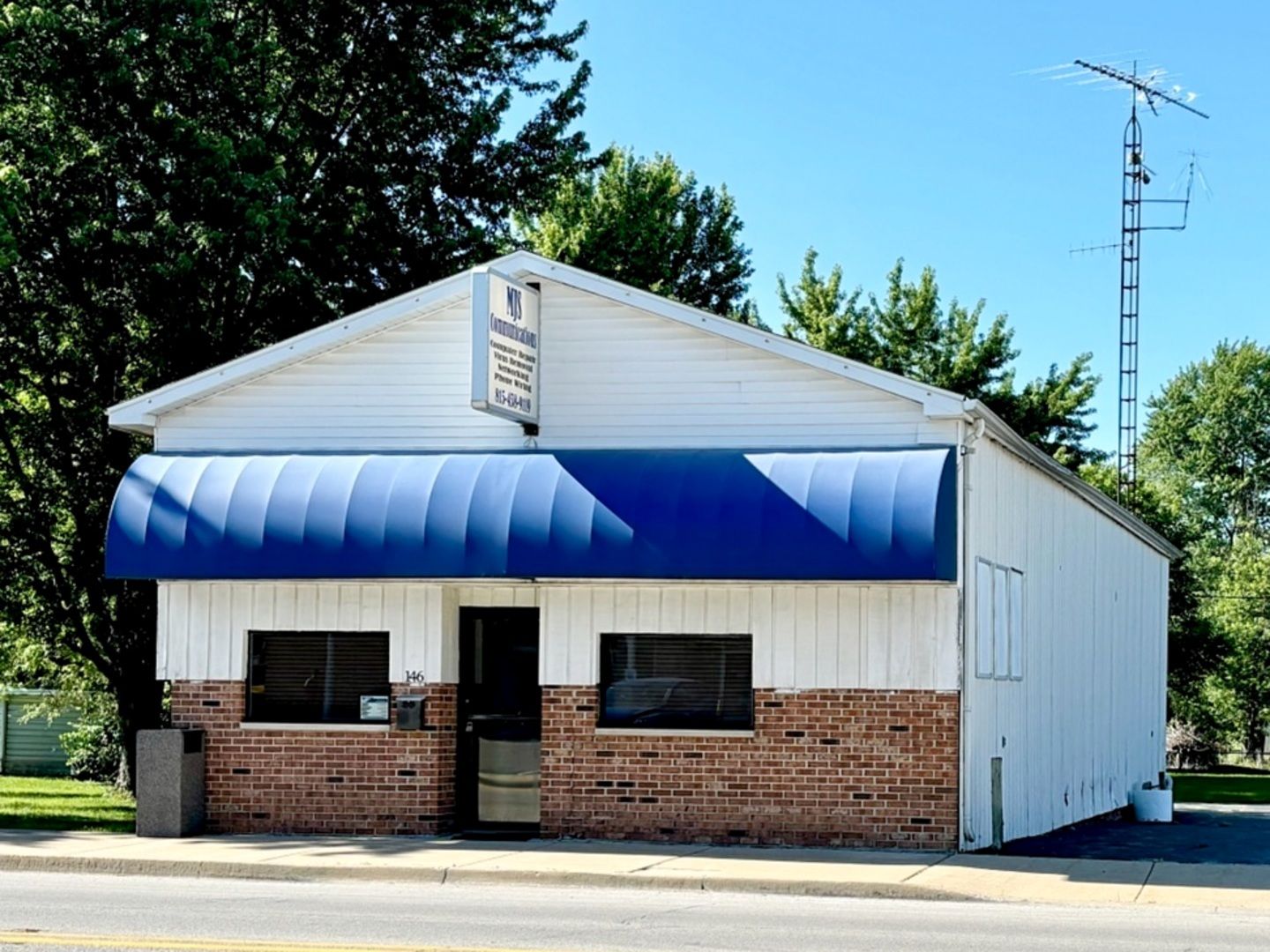146 E Main Street — Braidwood, IL 60408
