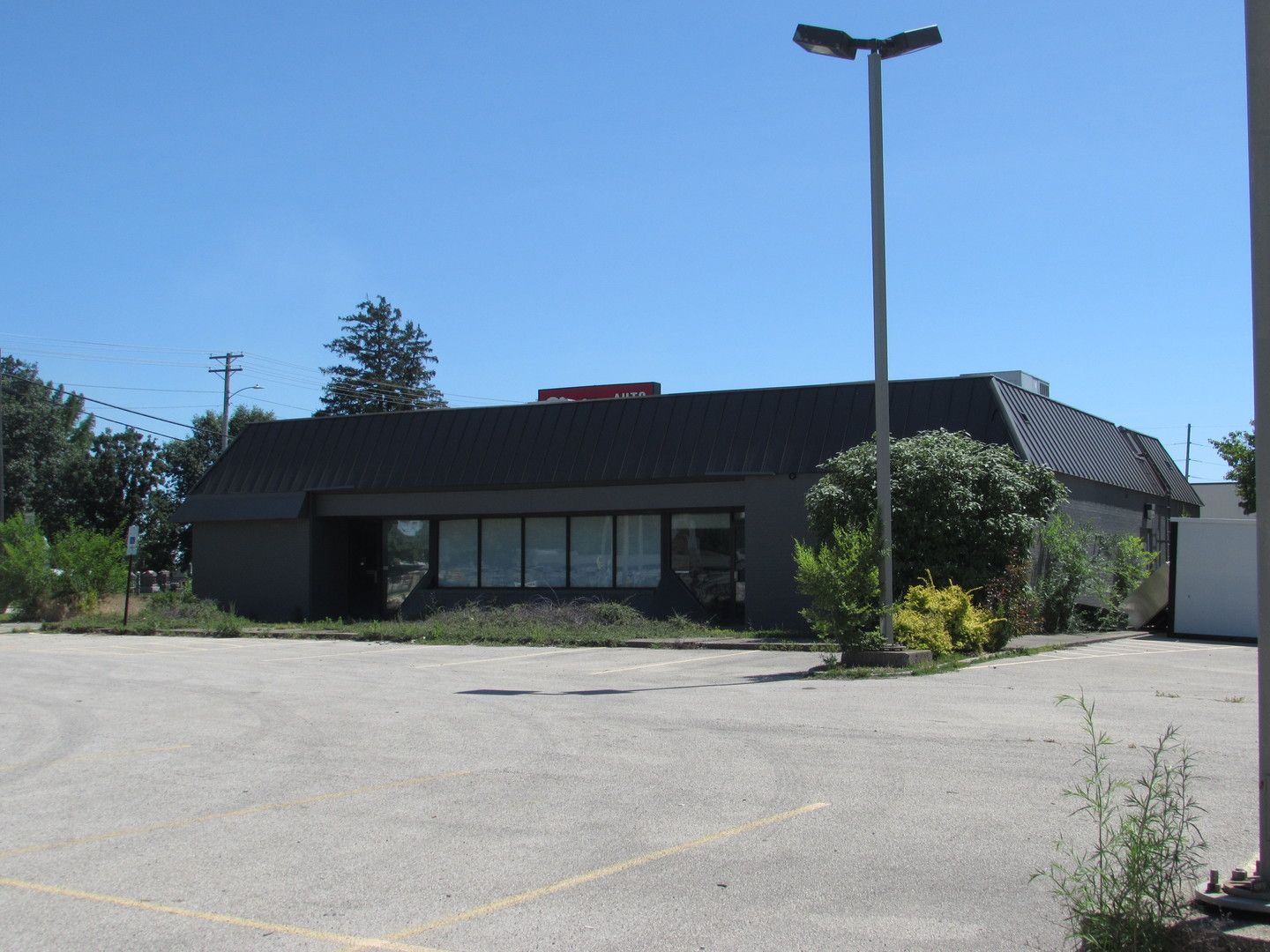 901 E Southline Road — Tuscola, IL 61953