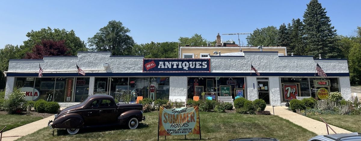 890 Lake Avenue, Woodstock, IL 60098