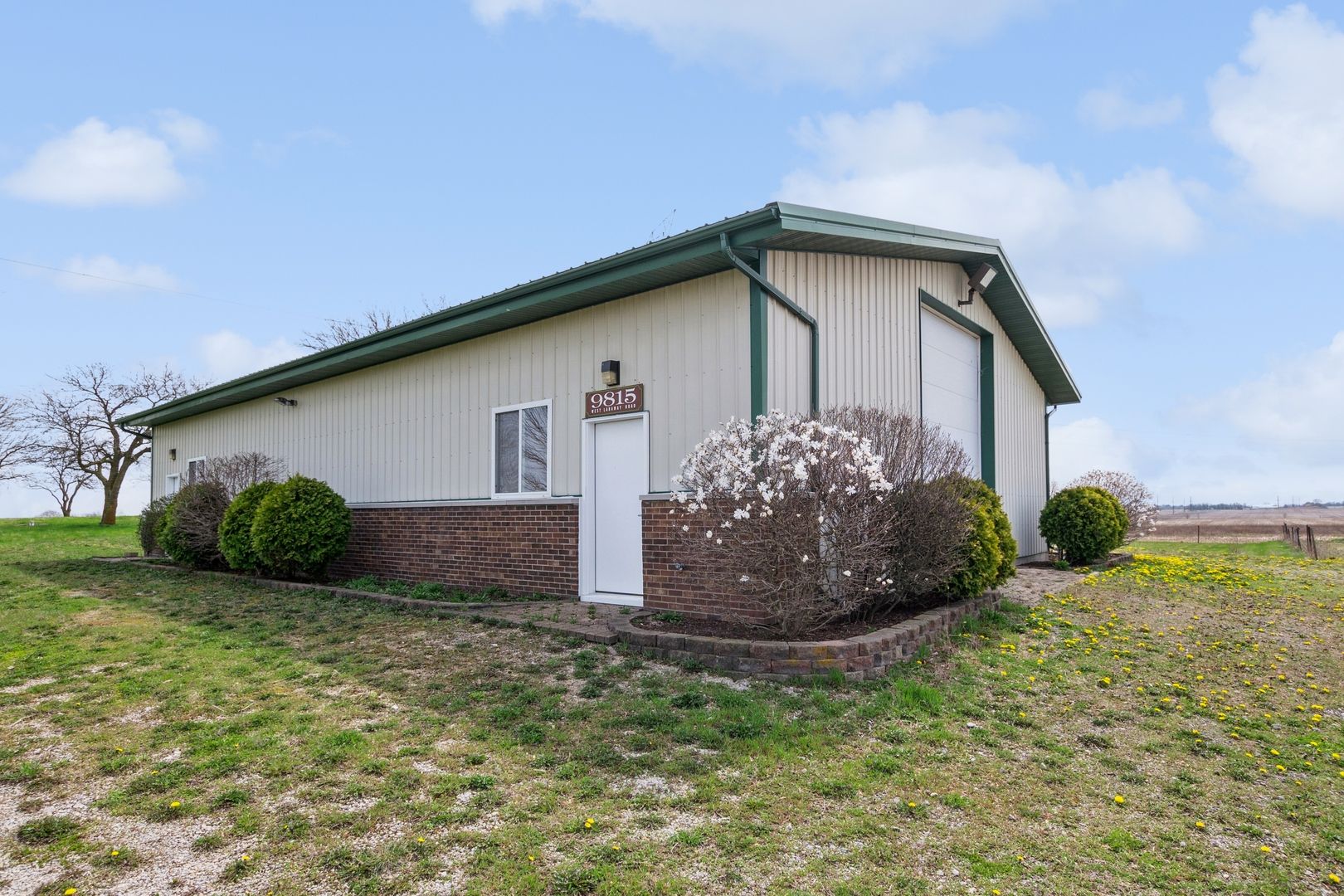 9815 Laraway Road — Frankfort, IL 60423