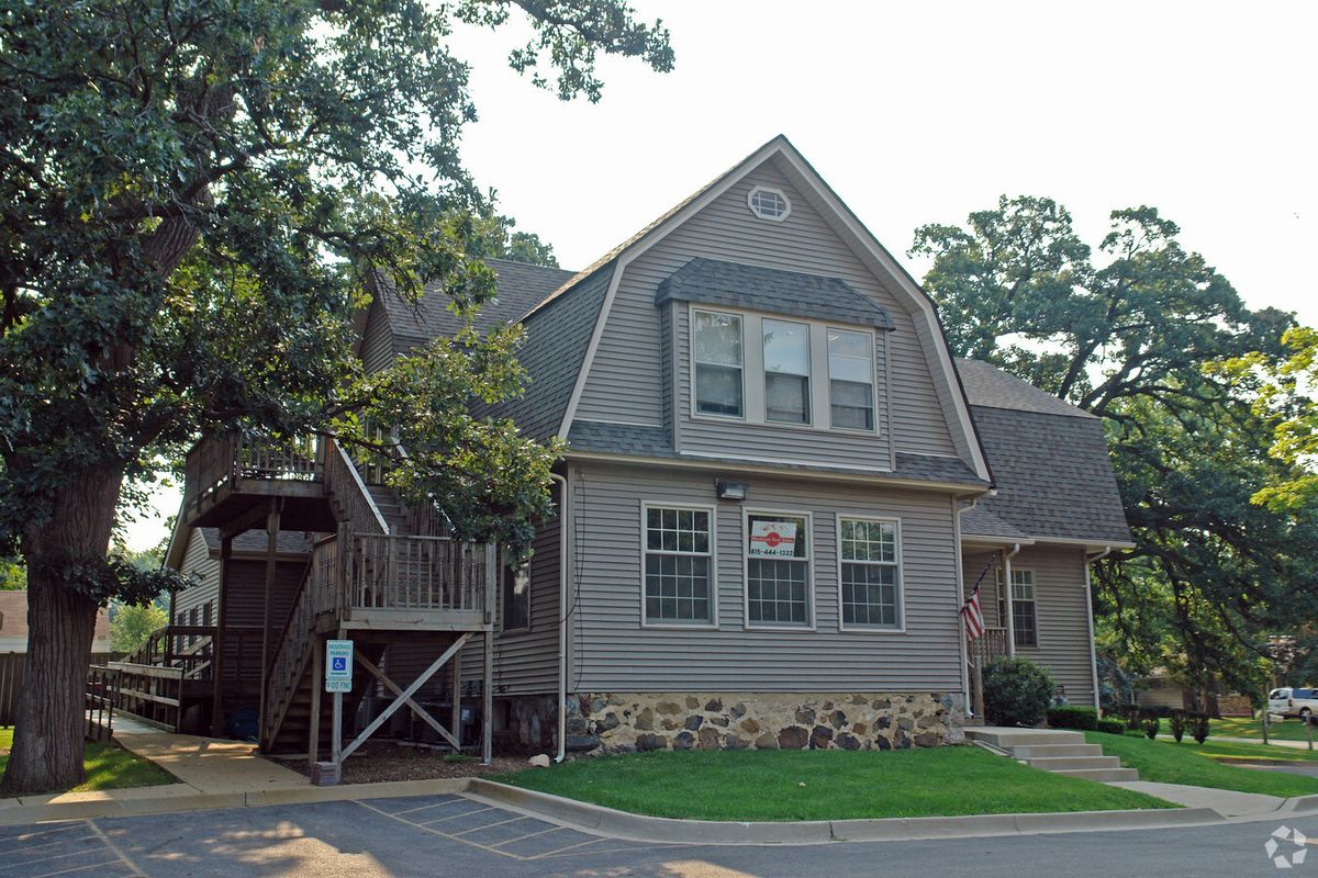 530 ROCKLAND Road, Crystal Lake, IL 60014