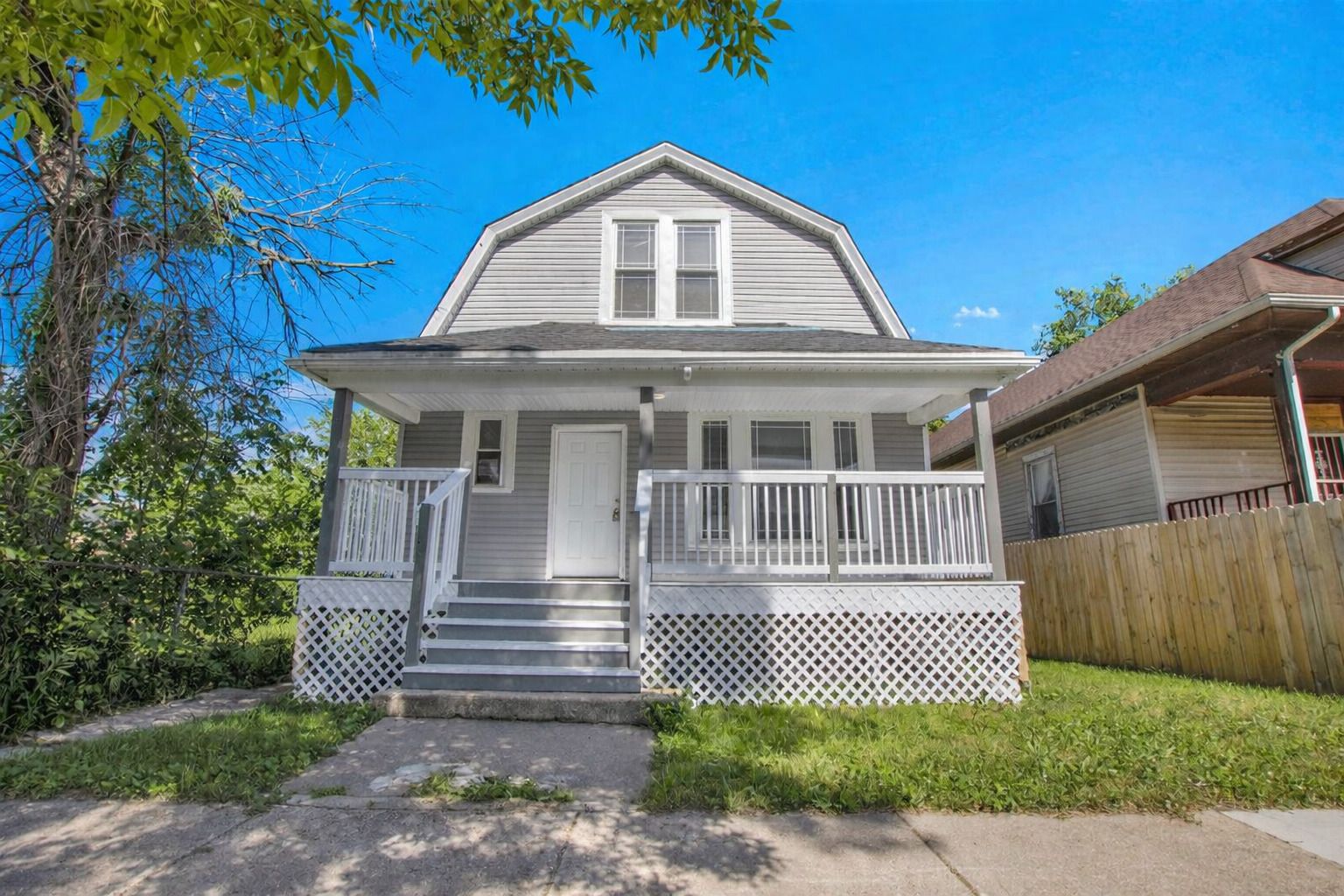 7829 S Escanaba Avenue — Chicago, IL 60649
