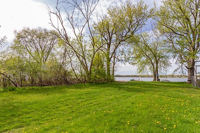 28406 W Park Avenue — Wauconda, IL 60084