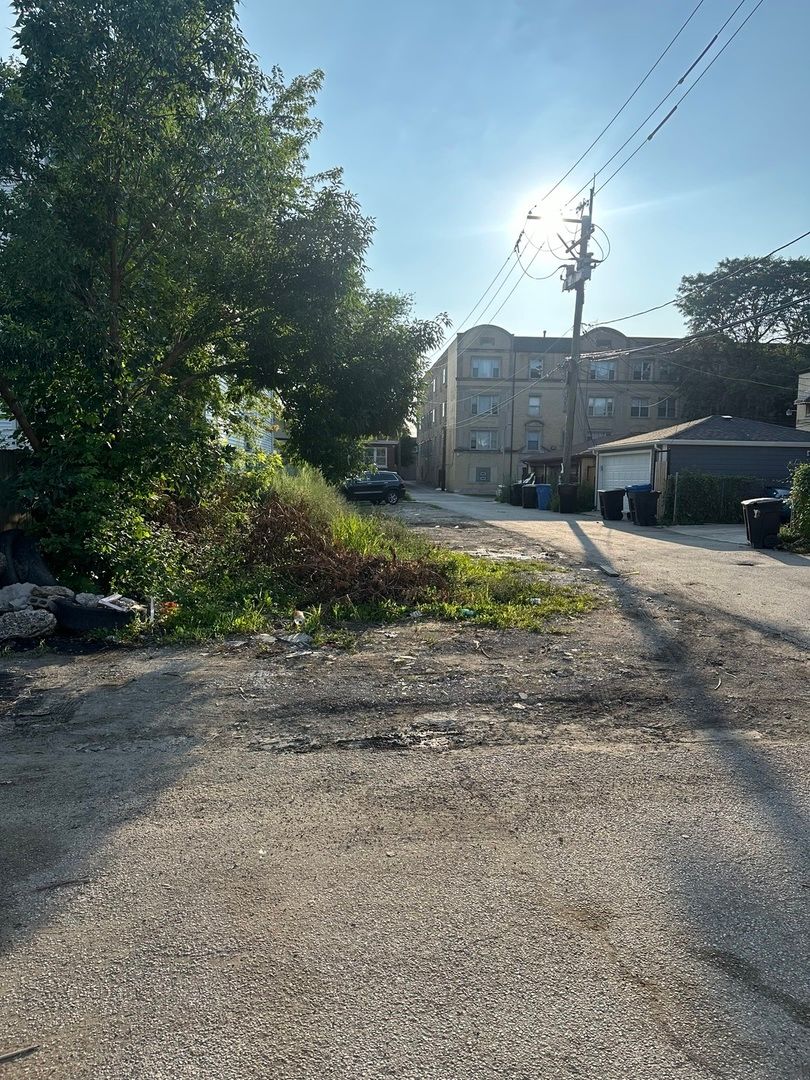 6715 S Claremont Avenue — Chicago, IL 60636