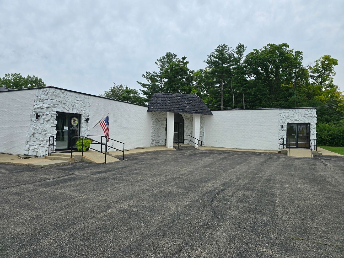28662 W Northwest Highway — Lake Barrington, IL 60010