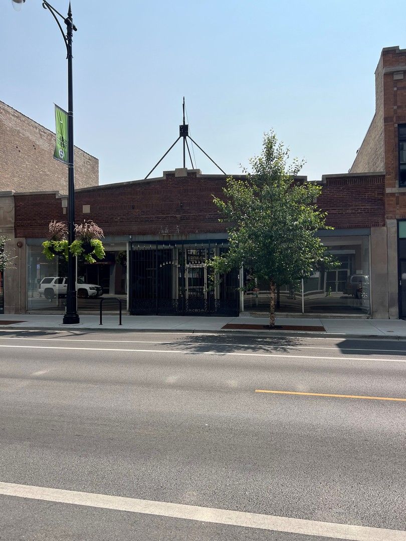 3044 N Lincoln Avenue — Chicago, IL 60657