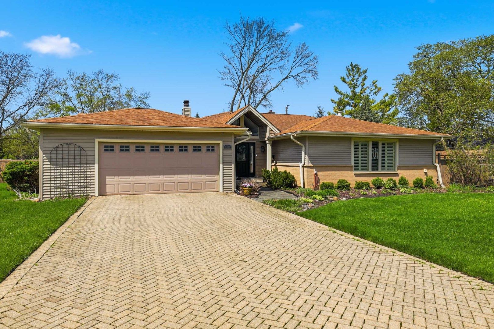1002 Huber Lane — Glenview, IL 60025