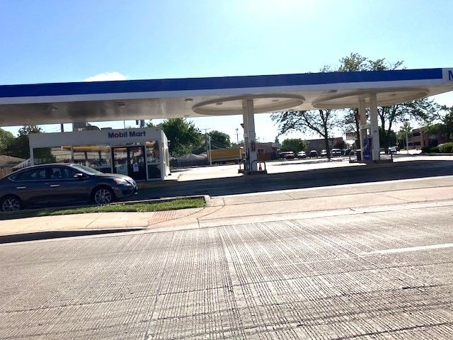 1602 S Des Plaines River Road — Des Plaines, IL 60018
