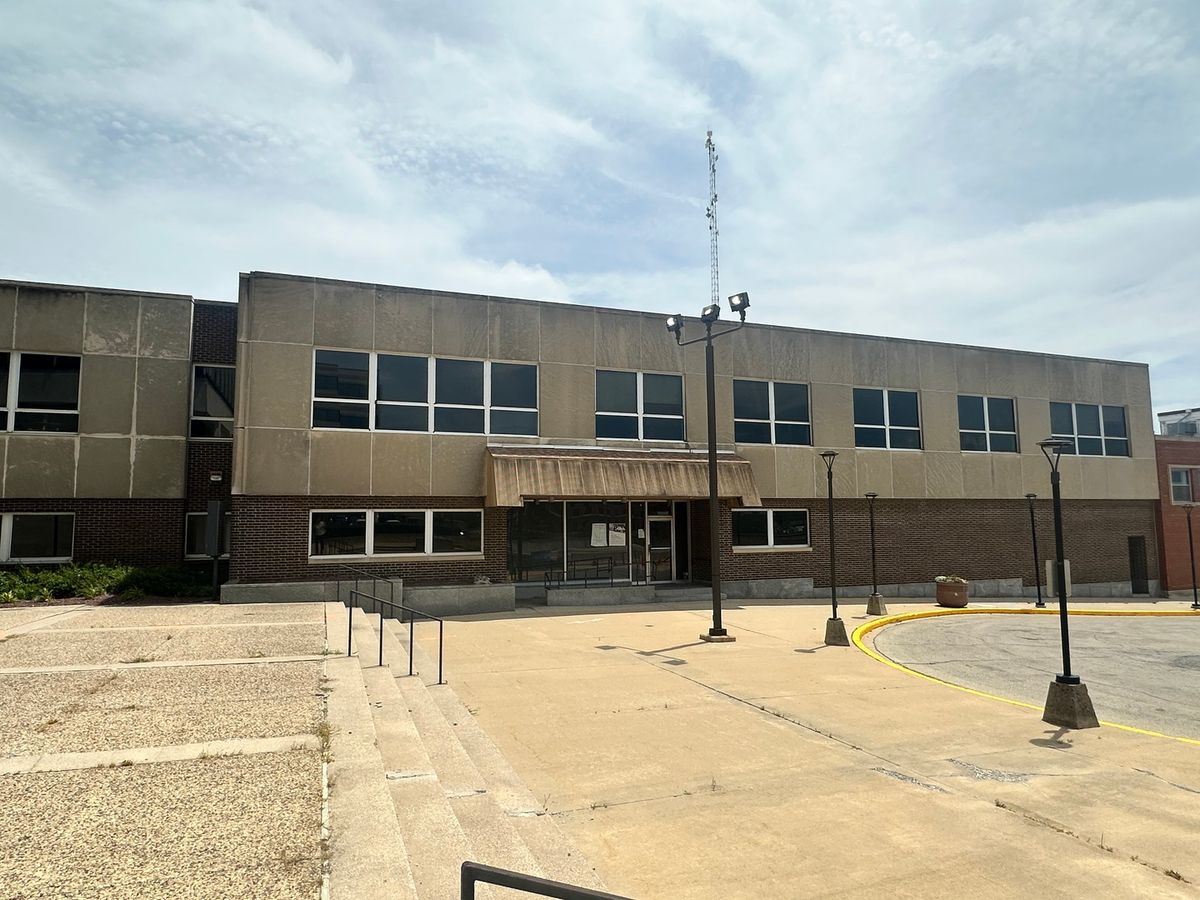 6 Dearborn Square, Kankakee, IL 60901