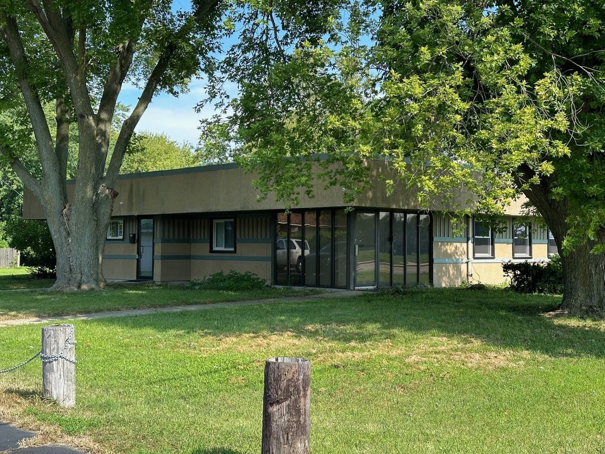 711 1st Street, DeKalb, IL 60115