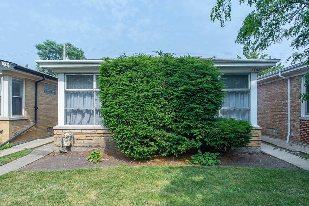 7407 California Avenue — Chicago, IL 60645