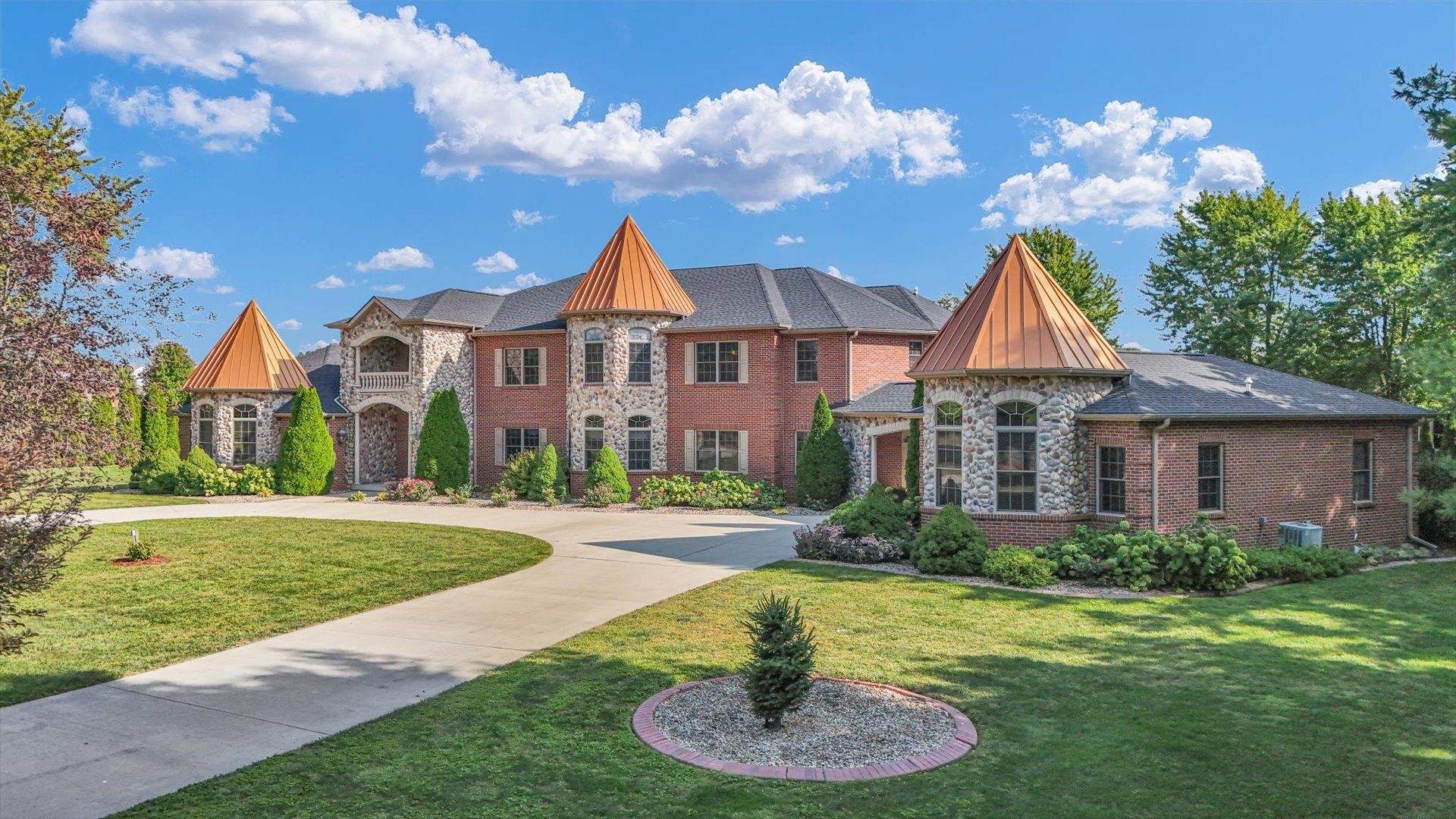 4703 W Kirby Avenue — Champaign, IL 61822