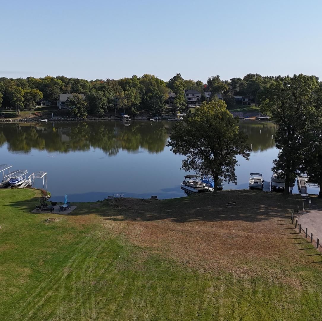 1 Holiday Drive — Lake Holiday, IL 60552