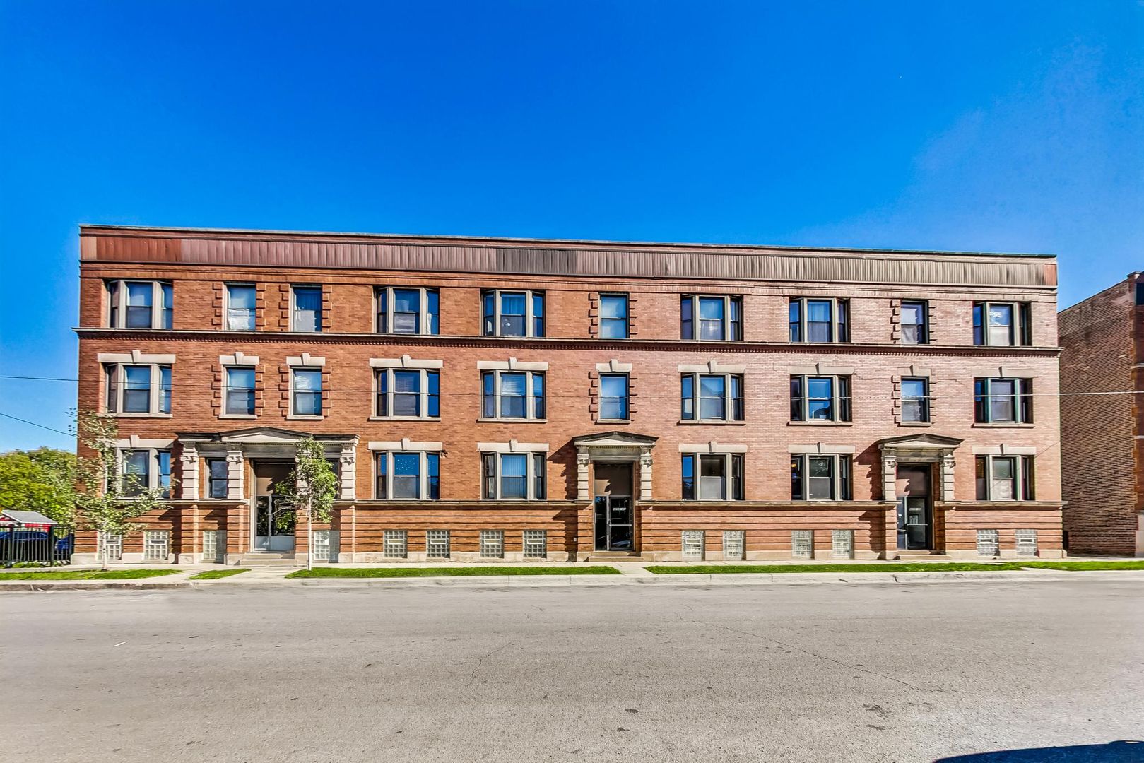 6209 S Dorchester Avenue #1 — Chicago, IL 60637