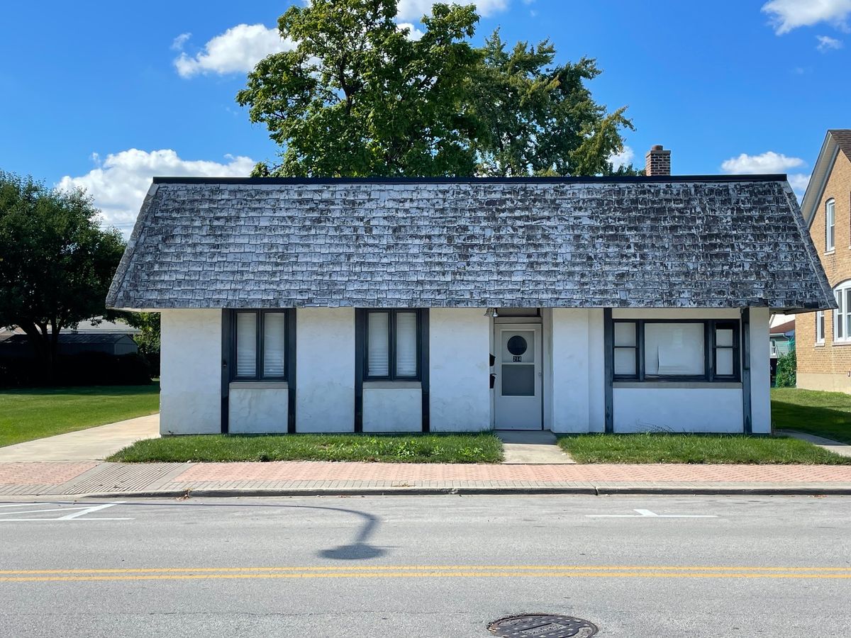 214 Emerson Street, Mount Prospect, IL 60056