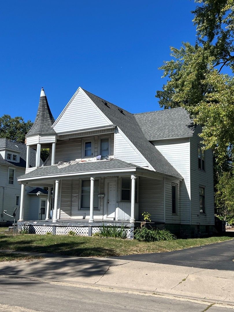 109 E Chamberlin Street — Dixon, IL 61021